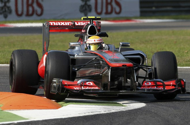 Lewis Hamilton je bil danes najhitrejši na drugem treningu v Monzi.