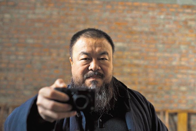 Delček odgovora na to, kdo je Ai Weiwei, ponuja tudi dokumentarni film Ai Weiwei: Never Sorry, ki bo nocoj prikazan v...