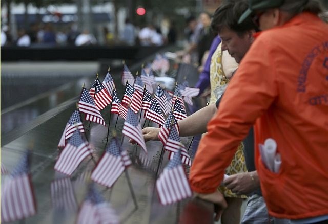 Danes po ZDA potekajo številne spominske slovesnosti, na bostonskem letališču pa so organizirali požarno vajo z dimom in...
