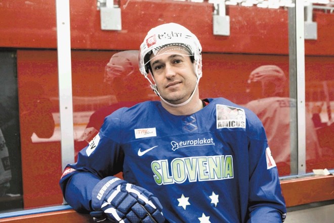 Tomaž Razingar se pri 36 letih, kot kaže, poslavlja od aktivnega igranja hokeja na ledu. 