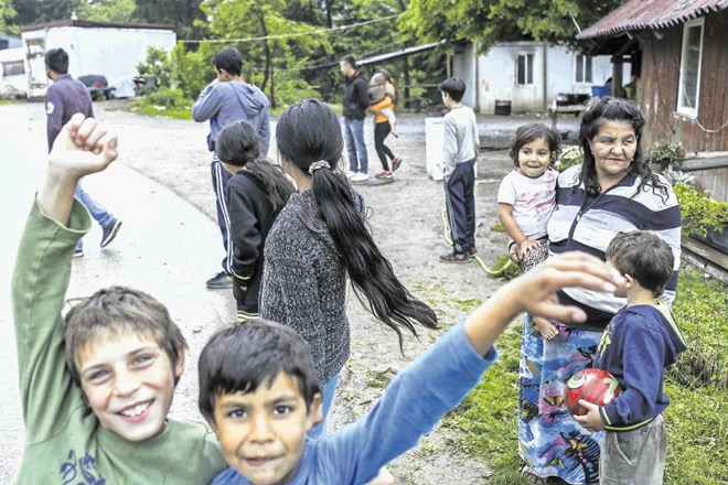 Vladna komisija za zaščito romske skupnosti  je bila ustanovljena aprila lani, prvič in zadnjič pa se je – na ustanovni seji...