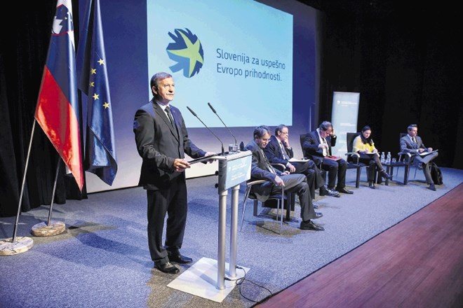 Zunanje ministrstvo je z včerajšnjo okroglo mizo v Sloveniji začelo javno razpravo o prihodnosti Evropske unije.