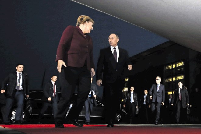 Nemška kanclerka Angela Merkel je ruskega predsednika Vladimirja Putina v Berlinu pozdravila prvič po dveh letih.