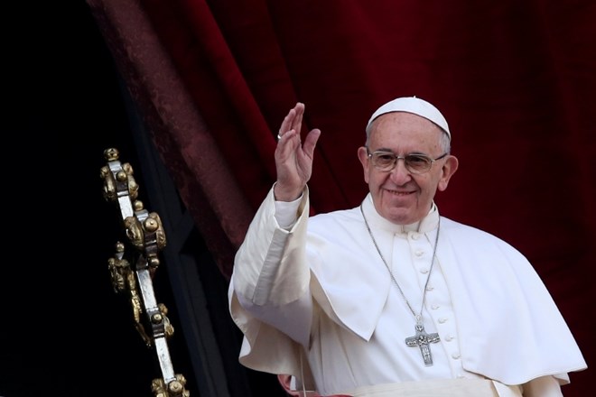 Urbi et orbi: Papež se je v božični poslanici spomnil žrtev nasilja in terorizma