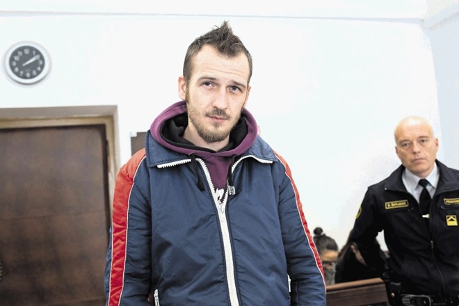 Tridesetletni Trboveljčan Asmir Sulejmanović, ki ima dva majhna otroka, v kratkem pa pričakuje še tretjega, je krvavi zločin...