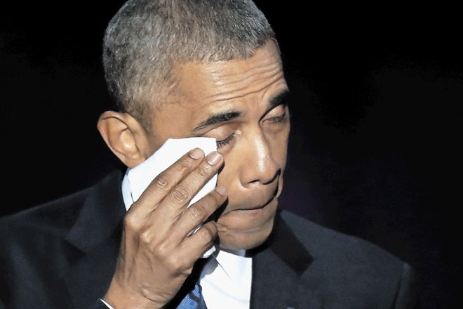 Obamo so med poslovilnim predsedniškim govorom premagala čustva ob teži trenutka.