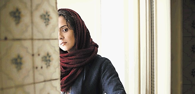 Za Trgovskega potnika je Asghar Farhadi v Cannesu dobil nagrado  za najboljši scenarij.
