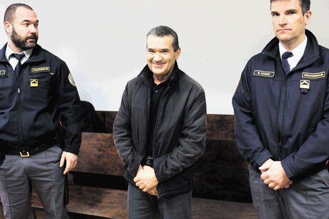 Čeprav mu zaradi uboja soproge grozi do petnajst let zapora, je bil 63-letni Drago Railić na predobravnavnem naroku vsaj na...