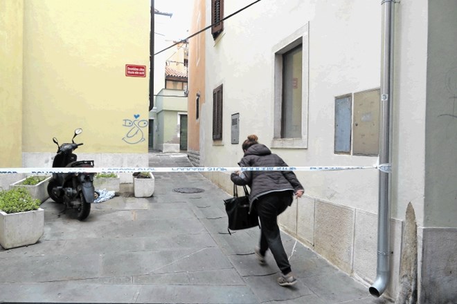 Umor naj bi se zgodil v stanovanju 53-letne žrtve v Dvoriščni ulici.