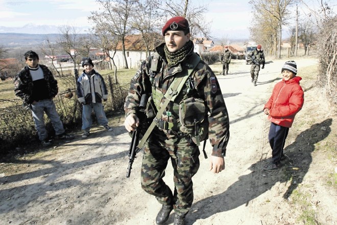 Ali deportacije kosovskih Romov iz Slovenije potrebujemo, da bi legitimirali  vojaške misije na Kosovu?