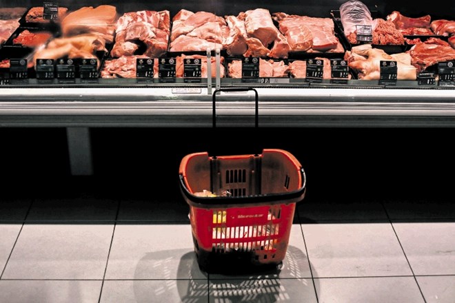 V  redni ponudbi postreženega mesa že leta ponujamo meso stoodstotnega slovenskega izvora, edini izjemi sta svinjsko in...