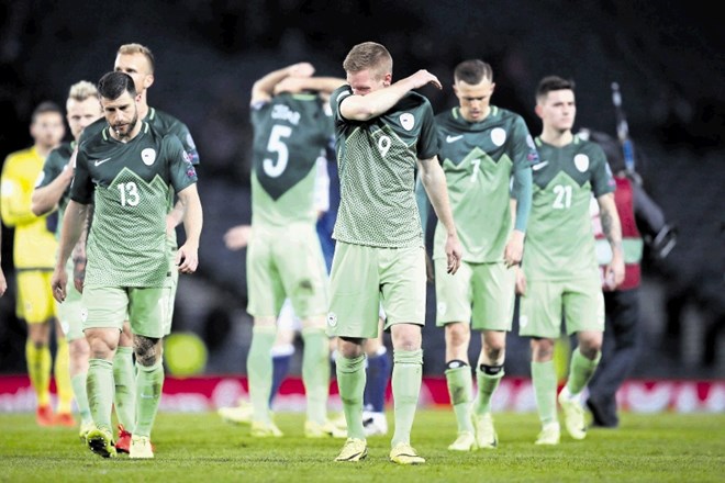 Slovenski nogometaši so odpovedali na gostovanju na Škotskem in razočarali z bledo predstavo.