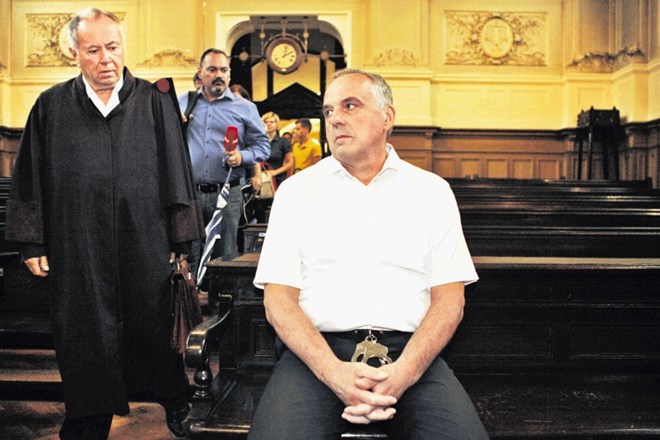 Milko Novič (ob njem odvetnik Jože Hribernik) bo vendarle dočakal razsodbo – na zatožno klop je sedel septembra predlanskim....