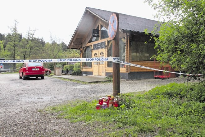 Prijatelji umorjene najemnice lounge kluba Pržan Petre K. so v spomin pokojne pred lokalom, v katerem jo je ustrelil Bojan...