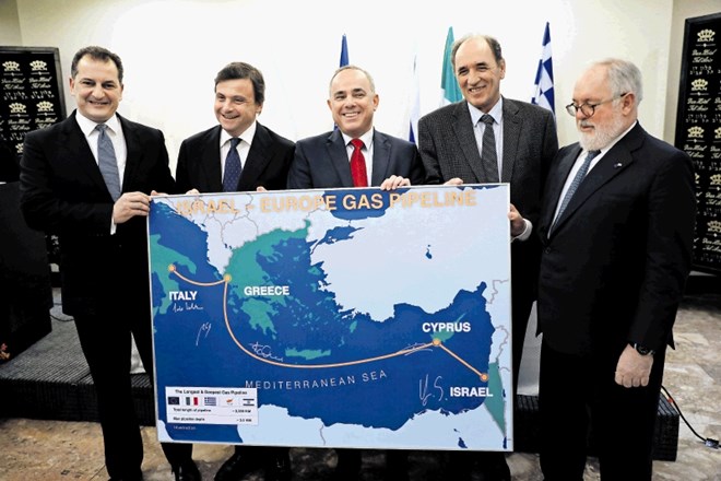 Ministri za energetiko Izraela, Grčije, Cipra in Italije so se skupaj z evropskim komisarjem za energetiko Miguelom Ariasom...