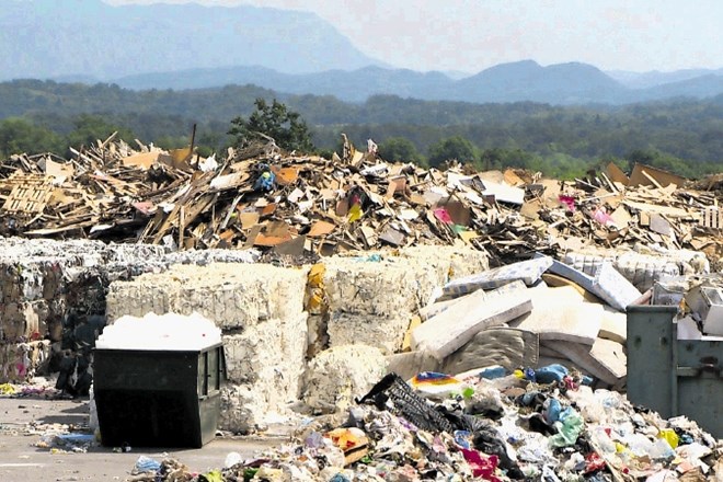 Zaprli naj bi tudi odlagališče smeti v Stari Gori pri Novi Gorici.