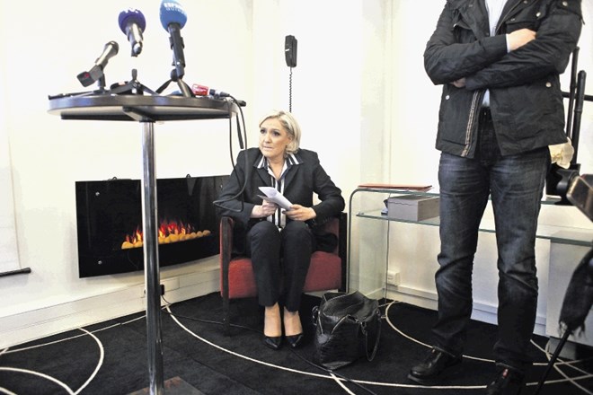 Predsedniška kandidatka Marine Le Pen pred govorom, ki je dvignil veliko prahu zaradi podobnosti z govorom njenega nekdanjega...