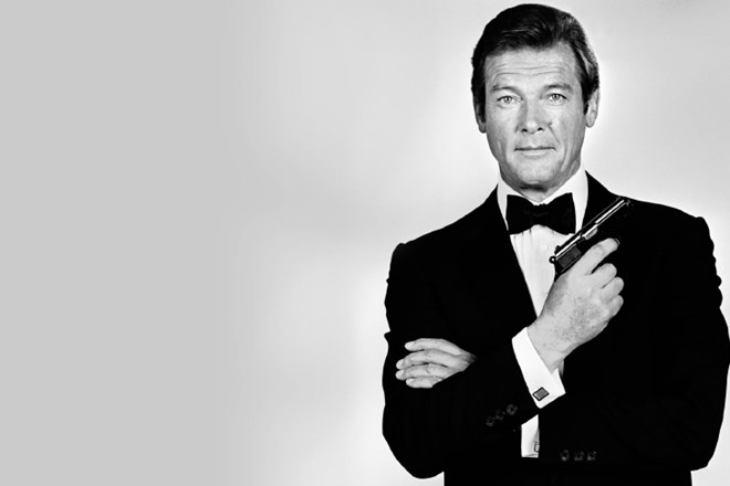Roger Moore, 007, ki je umrl: Na filmu vodka, zasebno gin