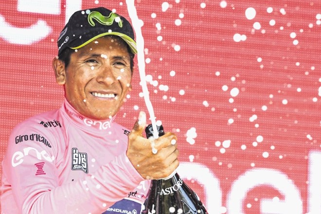Po 19. etapi je rožnato majico vodilnega oblekel Kolumbijec Nairo Quintana, ki ima 38 sekund prednosti pred doslej vodilnim...