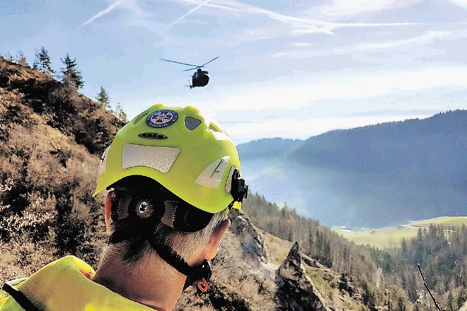 Člani helikopterske enote za reševanje v gorah bodo ta mesec in septembra na Brniku dežurali od petka do nedelje, julija in...