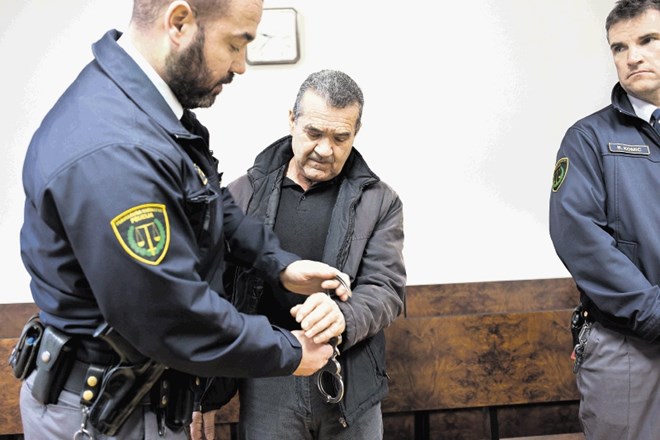 Triinšestdesetletnemu Dragu Railiću grozi petnajstletna zaporna kazen.