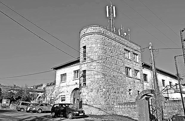 V Štanjelu so po načrtih Fabianija postavili fašistično hišo, ki še danes kljubuje zobu časa.