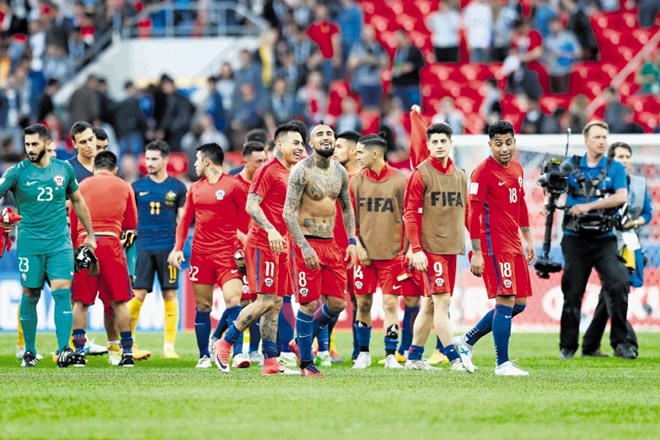 Nogometaši Čila (na fotografiji) se bodo danes za vstop v finale pokala konfederacij pomerili s Portugalsko.