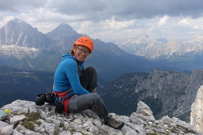 Nastja Davidova med letošnjim plezanjem v Dolomitih
