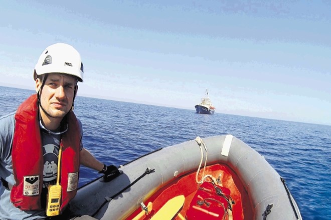 Jan Schill, reševalec Sea-Watch: »Če se na gumenjaku stiska 150 ljudi, jih moramo rešiti«