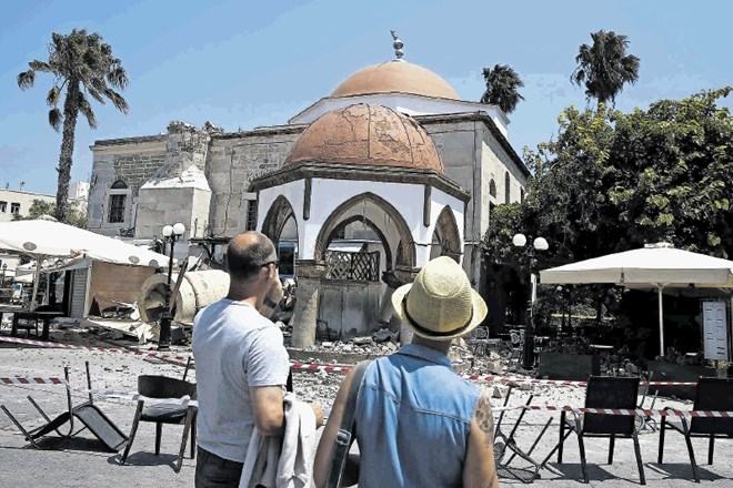 Najbolj poškodovan je stari del mesta Kos, tudi mošeja  Ottoman-era Defterdar.
