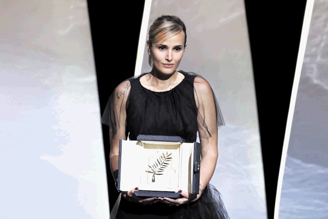 Režiserka Julia Ducournau je šele druga dobitnica zlate palme v zgodovini filmskega festivala v Cannesu.