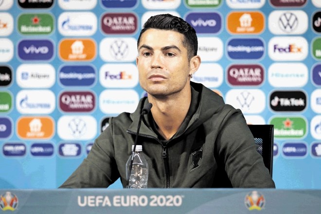 Portugalski nogometni zvezdnik Cristiano Ronaldo ostaja član torinskega Juventusa.