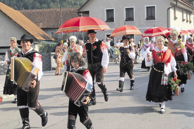 Letos bi morala biti 50. prireditev Dnevi narodnih noš v Kamniku, a je zaradi epidemičnih razmer odpovedana.