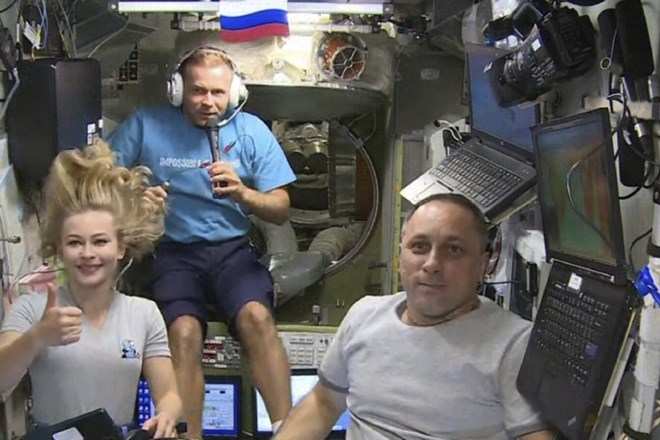 Film bo prikazal zgodbo zdravnice, ki se na ISS odpravi, da bi rešila življenje obolelega astronavta.