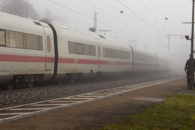 V napadu z nožem na vlaku v Nemčiji trije ranjeni, napadalec aretiran