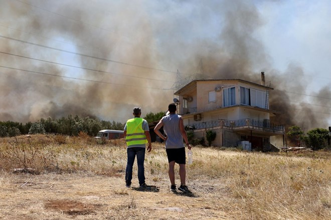 V Grčiji zaradi gozdnega požara evakuacija več obmorskih letovišč