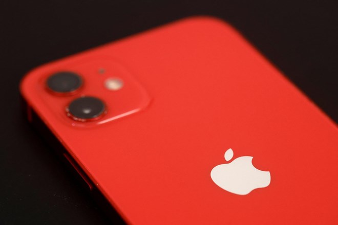 Apple bo zaradi skrbi glede sevanja posodobil francoske iPhone 12