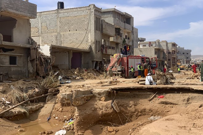 ZN: Število smrtnih žrtev poplav v libijski Derni preseglo 11.000