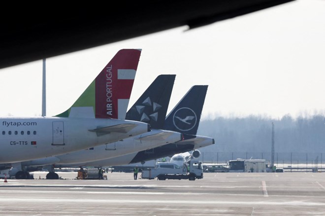 Letalo na poti iz Ljubljane v Luxembourg zaradi počenega stekla zasilno pristalo v Münchnu