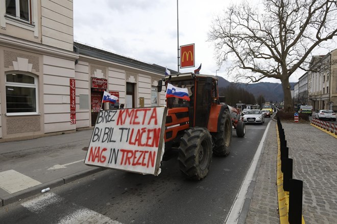Kmetje so besni, ministrica Čalušić pa je hvaležna, da jih lahko zastopa