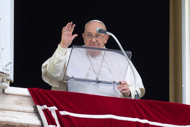 Papežev poziv h "kapitulaciji" naletel na ostre odzive v Ukrajini