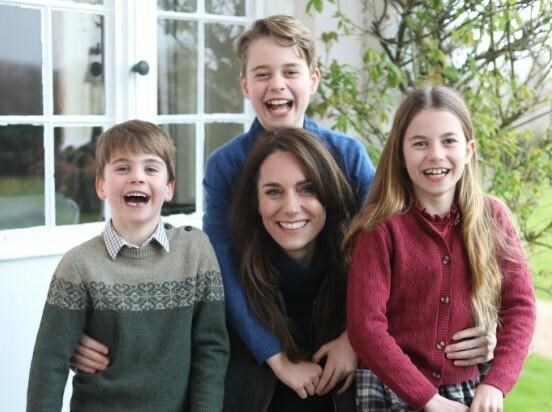 Princesa Kate se je opravičila zaradi popravkov na družinski fotografiji