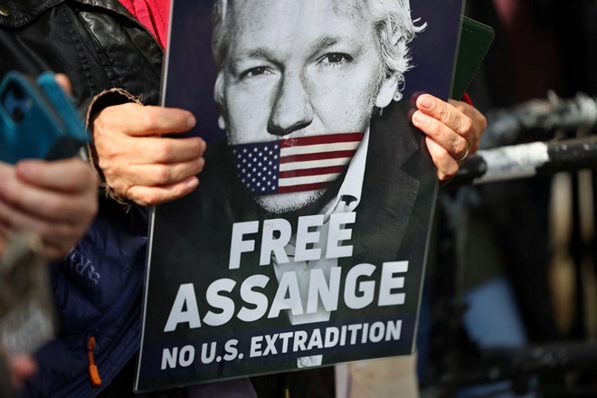 Assangeu uspelo začasno zaustaviti izročitev ZDA