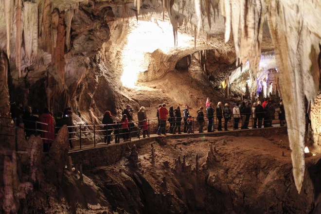 Omejitev obiska v jami, manj za Batagelja?