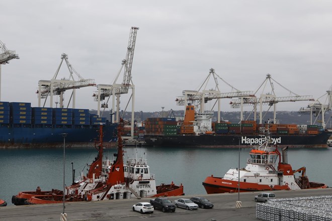 Proti Luki Koper naj bi plula ladja z orožjem za Izrael
