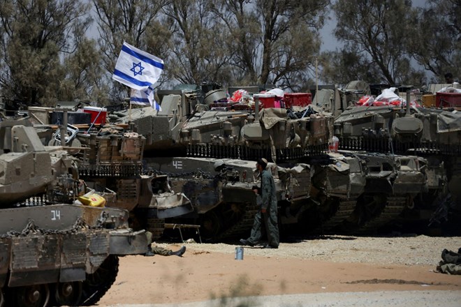 Izrael nadaljuje s smrtonosnimi napadi na Gazo