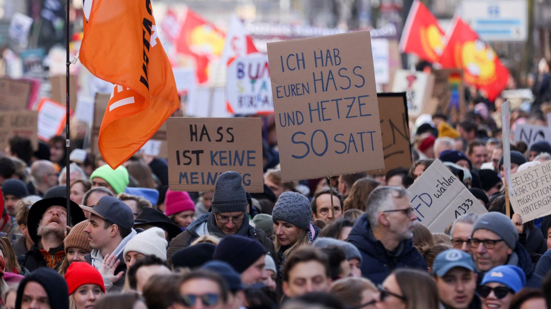 Deutsche wieder massenhaft auf den Straßen in Richtung Rechtsextremismus