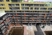 Bo država posegla na stanovanjski trg in z nakupom 4.000 stanovanj sprostila krč in rešila gradbince?