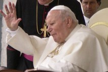 Vatikan: Zdravniška komisija Kongregacije za zadeve svetnikov potrdila čudežno ozdravitev nune, ki je molila k pokojnemu papežu