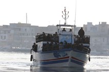 Tunizijske oblasti podaljšale izredno stanje in hkrati ukinile policijsko uro